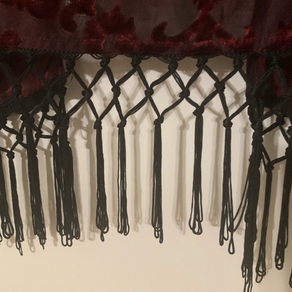 GUESS Maroon & Black Kimono with Tassles Med /Large - Picture 7 of 8